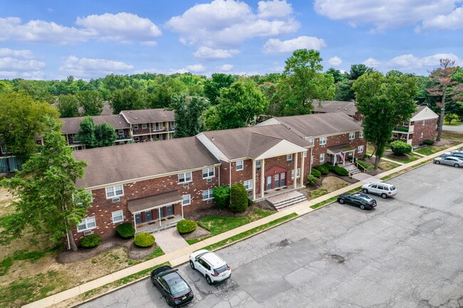 Photo - Brookwood Gardens