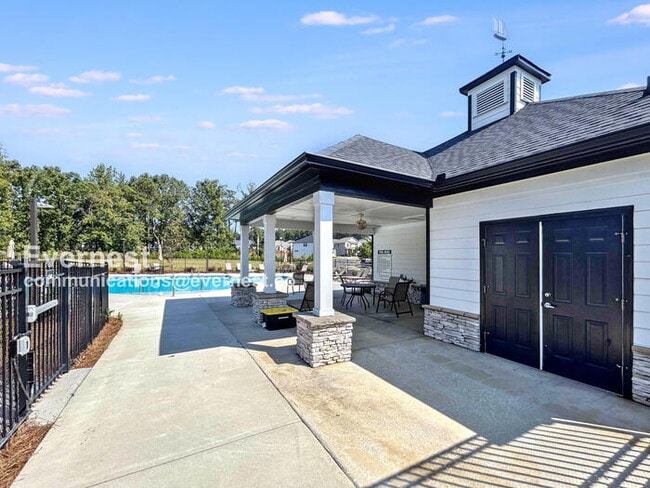 Building Photo - 662 Stately Dr Rental