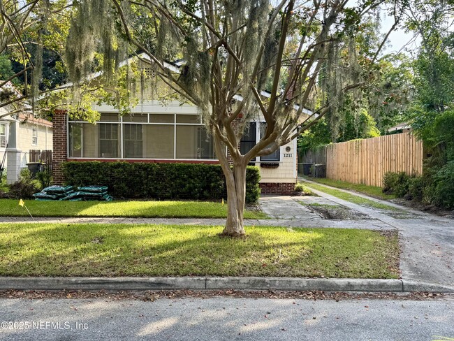 Building Photo - 1211 Cherry St Rental