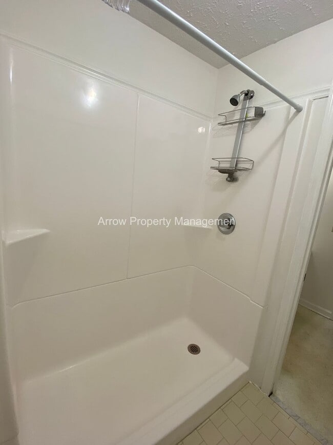 Photo - 2 Bedroom / 2.5 Bathroom / Amenities Include Pool & Tennis Courts / Assigned Parking / Minutes to...