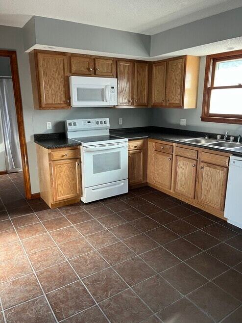 Kitchen - 920 N Walnut St Unit 920 Walnut