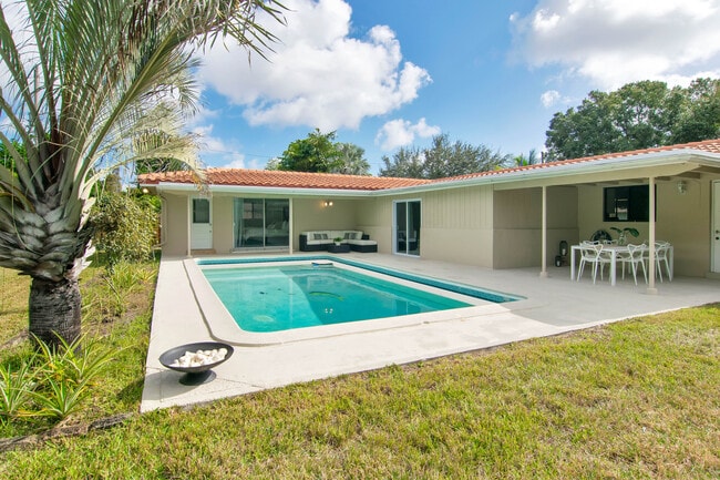 5561 SW 2nd Court
