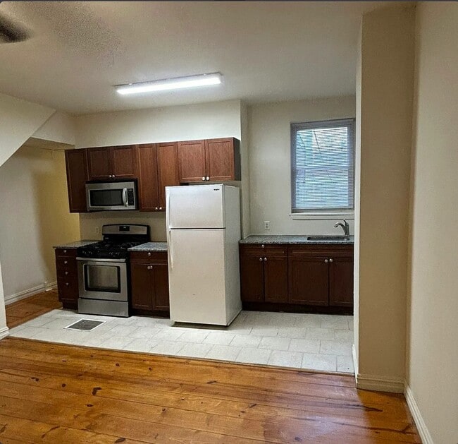Photo - 2538 Amber St Unidad 2