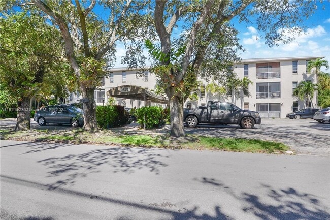 Building Photo - Spacious one bed one bath with pool! Rental