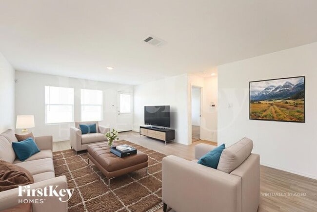 Photo - 1347 White Willow