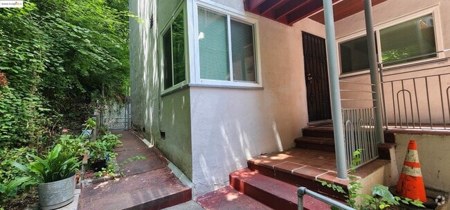 Building Photo - 3009 Park Blvd Unit 1 Rental
