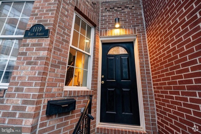 Building Photo - 1119 Race St Rental