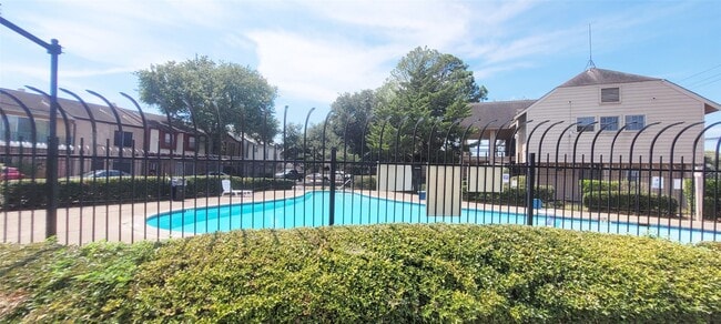 Photo - 7700 Creekbend Dr Unit 6