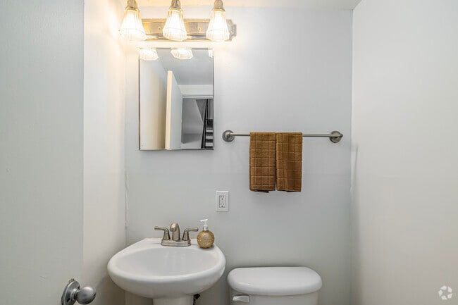 2BD, 1.5BA - 1000SF - Covington Apartments