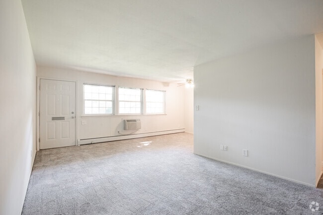 1 BR, 1 BA - 634 SQFT