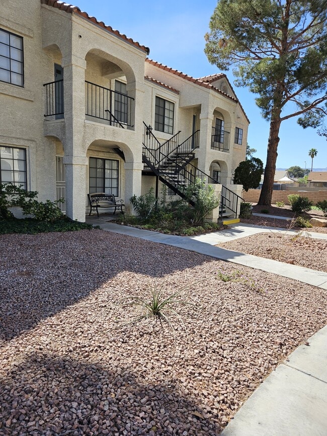 Building Photo - 4713 Nara Vista Way