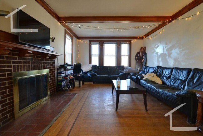 Building Photo - Prime BC Location. Entire House for Rent, ...