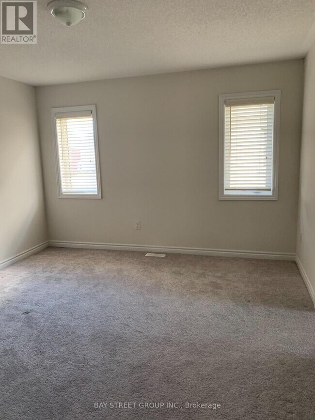 Photo - 97 Redmond Cres