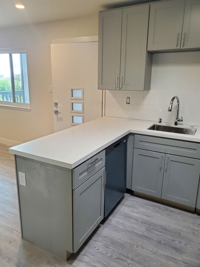 Photo - NEWLY REMODELED Apartment in Brisbane