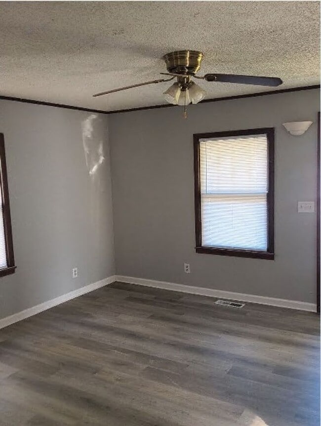 Photo - 310 E Jackson St