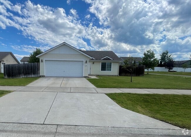 Building Photo - Stunning Ranch Style Home in Coeur D Alene...