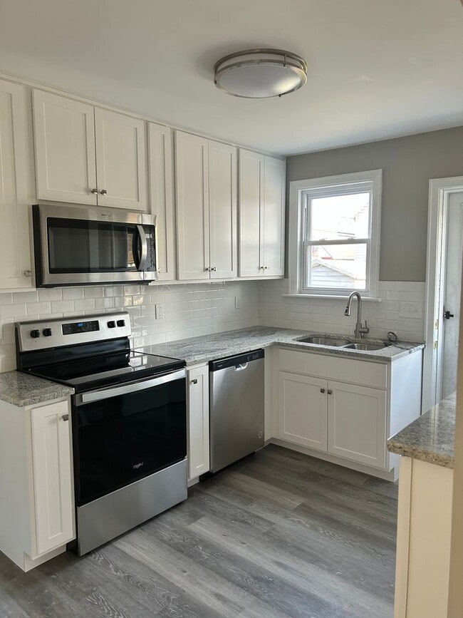 Photo - Classic 4br Cape Cod w/2 car detached Garage
