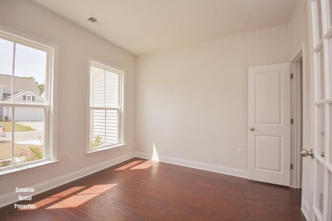 Photo - 2588 Great Scott Dr