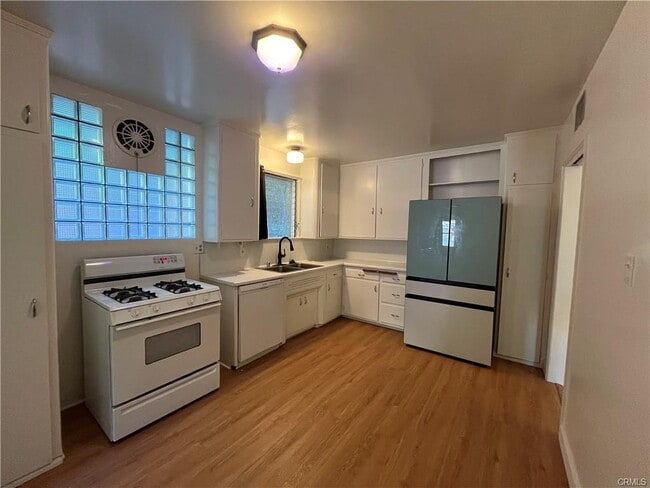 Photo - 14433 Greenleaf St