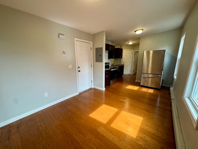 Building Photo - 27 Florence St Unit 2R Rental