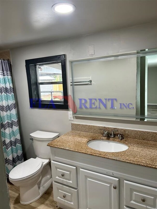 Photo - **3/2 lovely home with separate 1/1 In law suite**