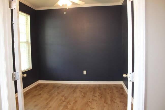 Photo - 138 Lyonshall St