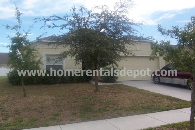 *PRICE REDUCTION* Spacious 4 bedroom home with 2 full bathrooms in Kissimmee – Your 1,816 Sq. Ft....