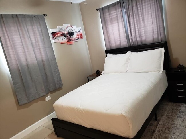 Photo - 7530 Miramar Pky