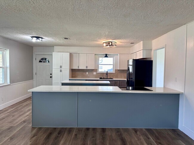 Photo - 108 Lakeshore Dr