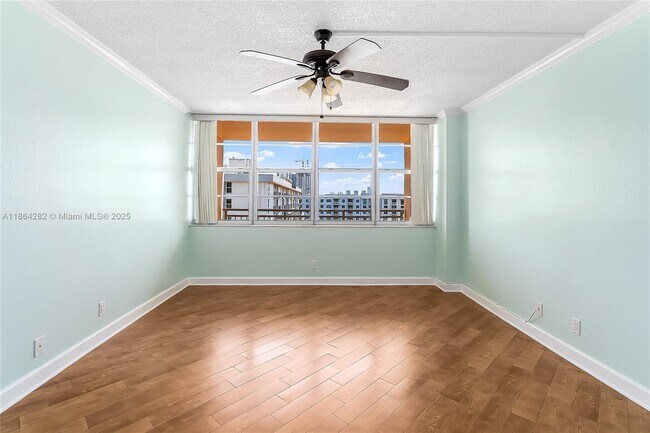 Photo - 2025 NE 164th St Unidad 907