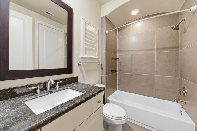 Building Photo - 2508 Sherwin St