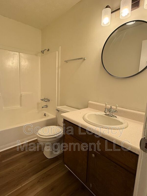 Photo - 365 Fowler Dr