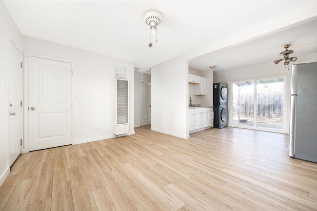 Photo - 767 Ball Ave Unidad 767 Ball Ave A