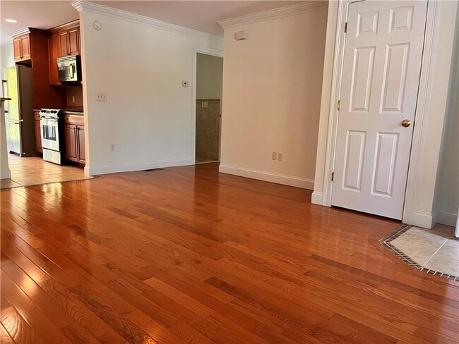 Photo - 33 Starr Dr W