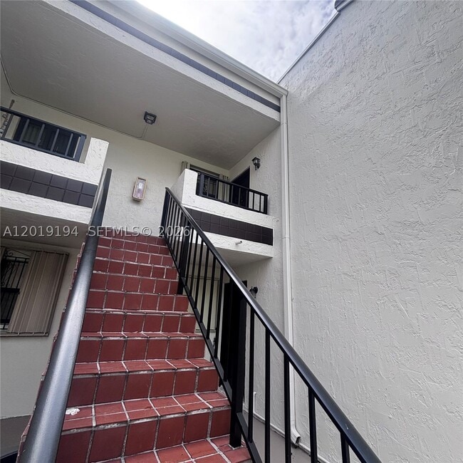 Building Photo - 10857 NW 7th St Unit 23-17