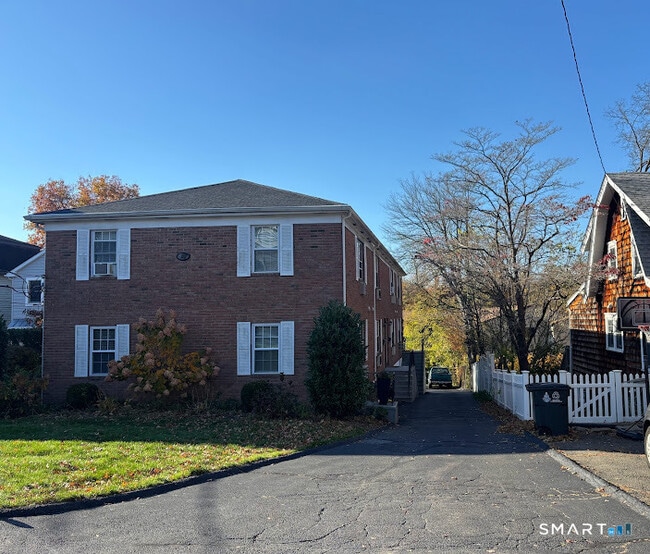 Building Photo - 168 Highview Ave Unit B