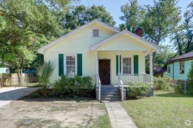 Building Photo - Renovated Three Bedroom, Two Bathroom Sing... Rental