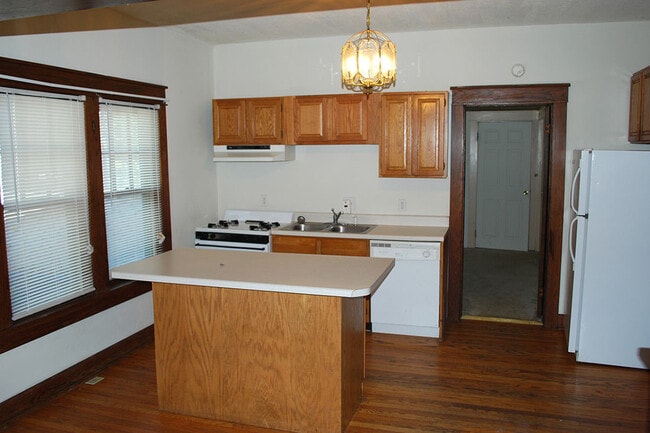 Photo - 3 Bed, 1 Bath House - "Stone's Throw"
