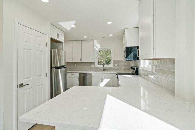 Photo - 721 Stonewall Ct