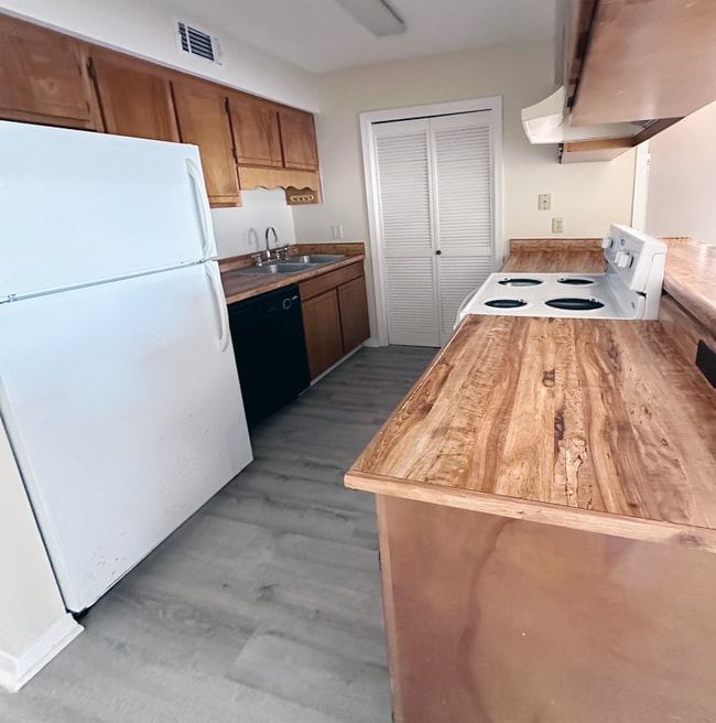 Photo - 301-329 James St