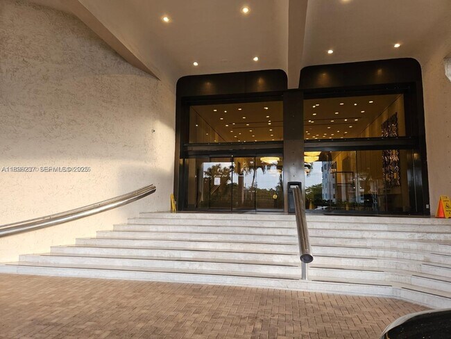 Building Photo - 1800 NE 114th St Unit 401