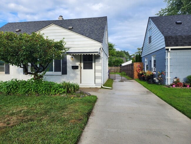 Photo - 22828 Almond Ave