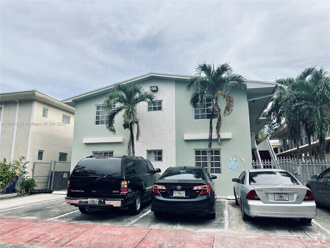 Building Photo - 950 Biarritz Dr Unit 4 Rental