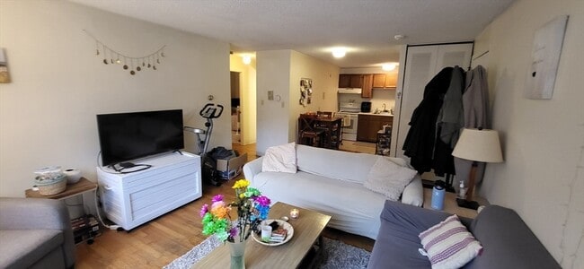 Photo - 239 Kelton St Unidad 24