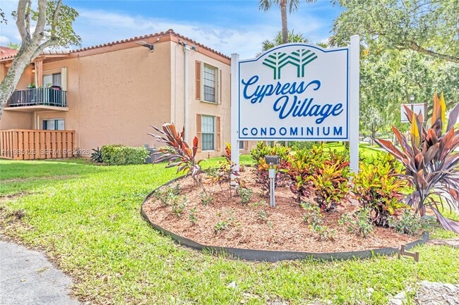 Building Photo - 7201 Miami Lakes Dr Unit B14
