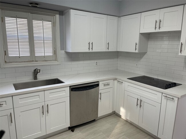 Photo - 7815 Small Leaf Cir