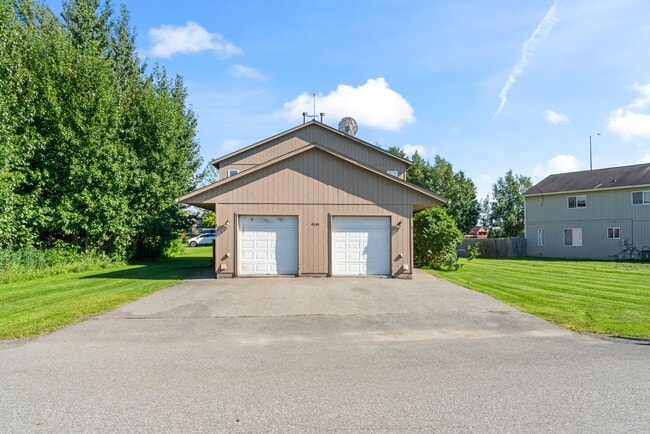 Building Photo - 9101 Lakehurst Dr Unit #2