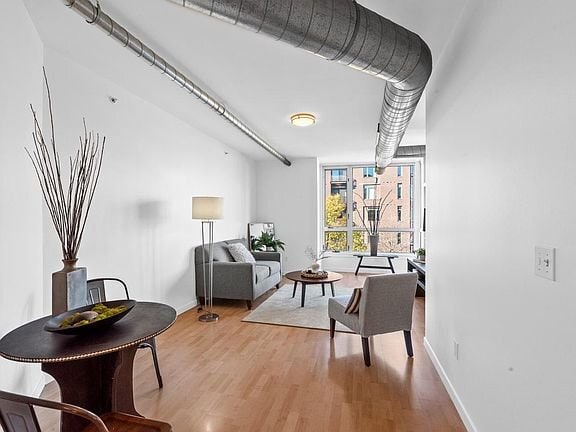 Photo - 1541 N Jefferson St Unidad 121