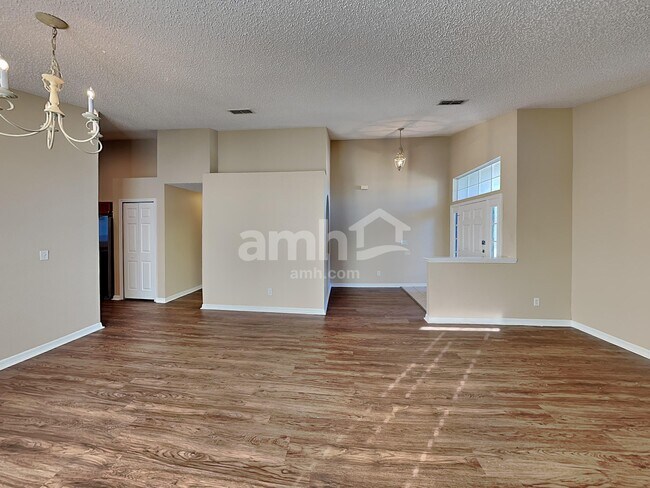 Photo - 1110 Bluegrass Dr