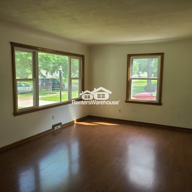 Photo - 135 24th Ave S